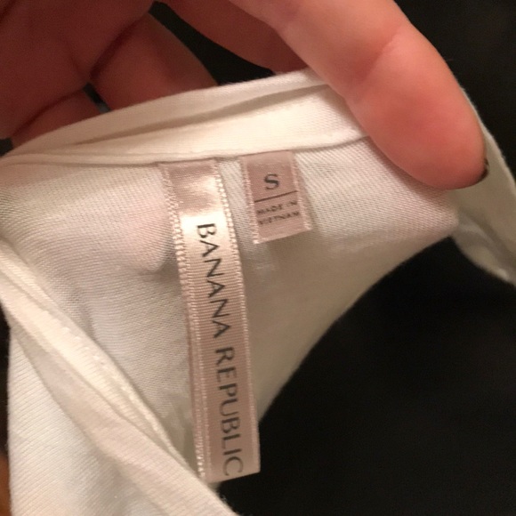 Never worn white tank from Banana Republic - Picture 3 of 3